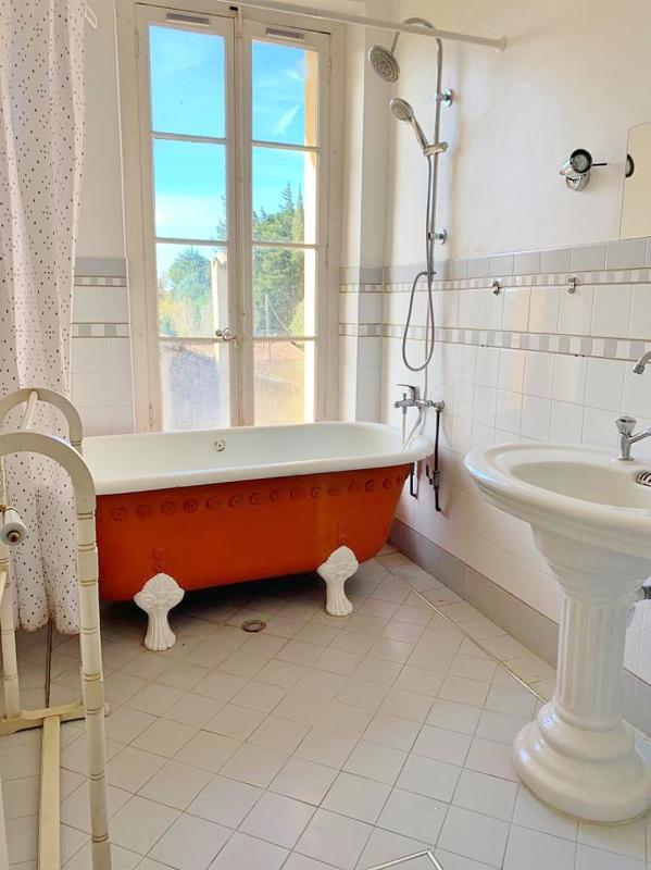 Propriété - 1 000 m² - 33 pièces