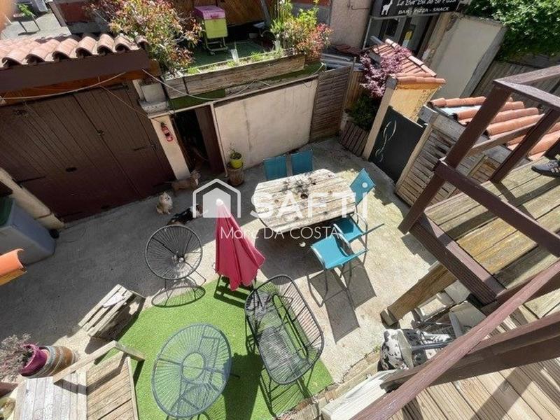 Maison - 225 m² - 10 pièces