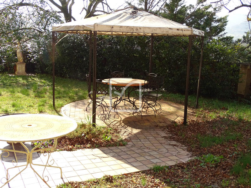 Maison - 233 m² - 8 pièces