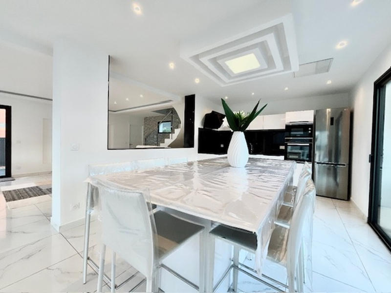 Maison - 110 m² - 4 pièces