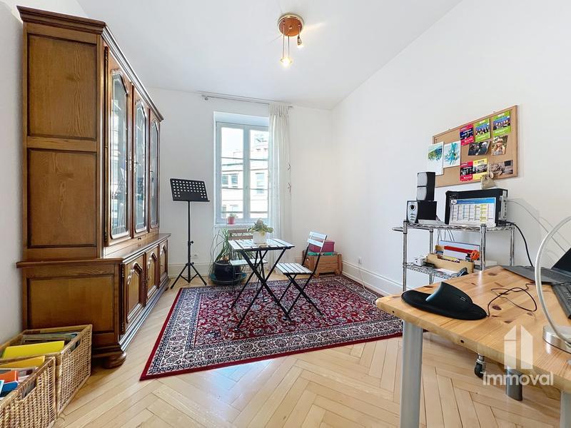 Appartement - 151 m² - 6 pièces