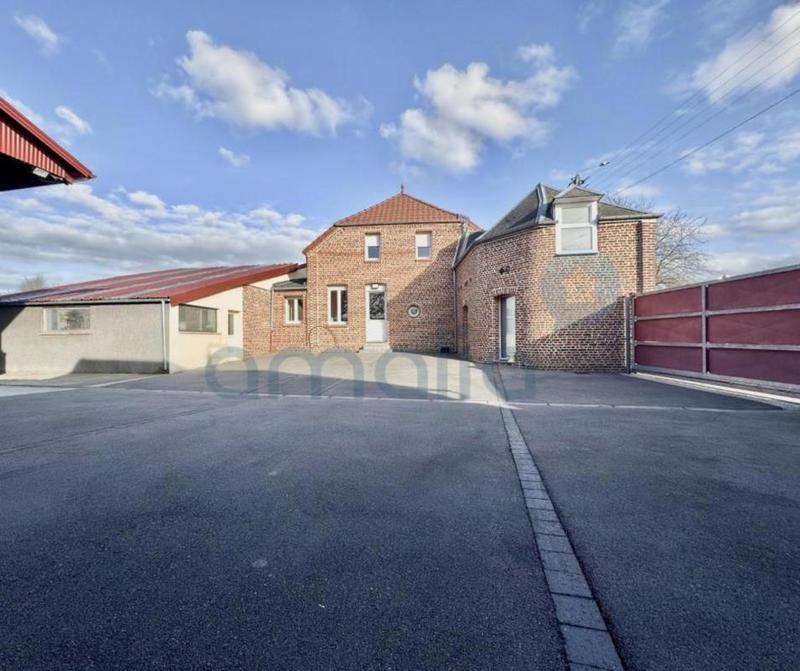 Maison - 245 m² - 8 pièces