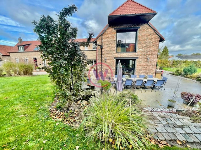 Maison - 260 m² - 10 pièces