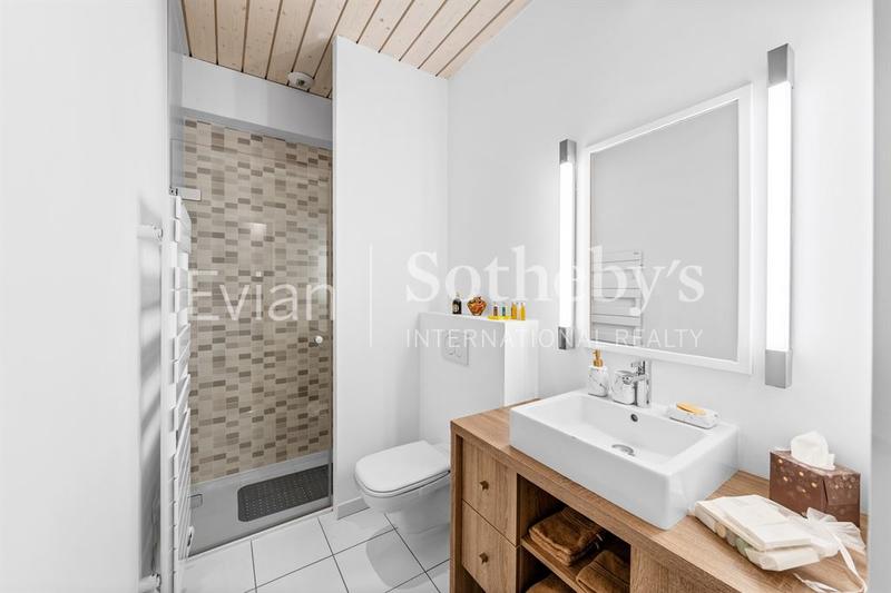 Maison - 448 m² - 9 pièces