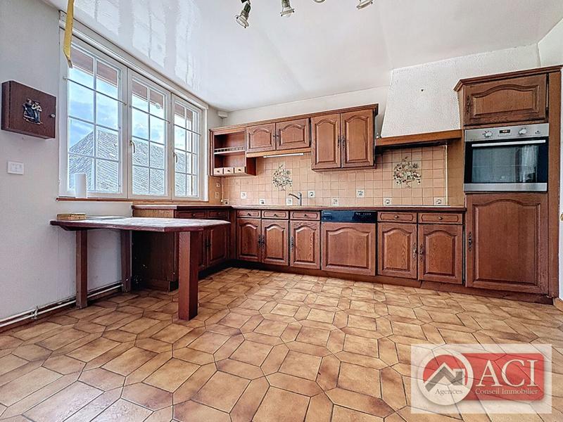 Maison - 4 800 m² - 6 pièces