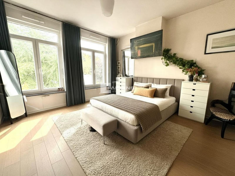 Maison - 207 m² - 9 pièces