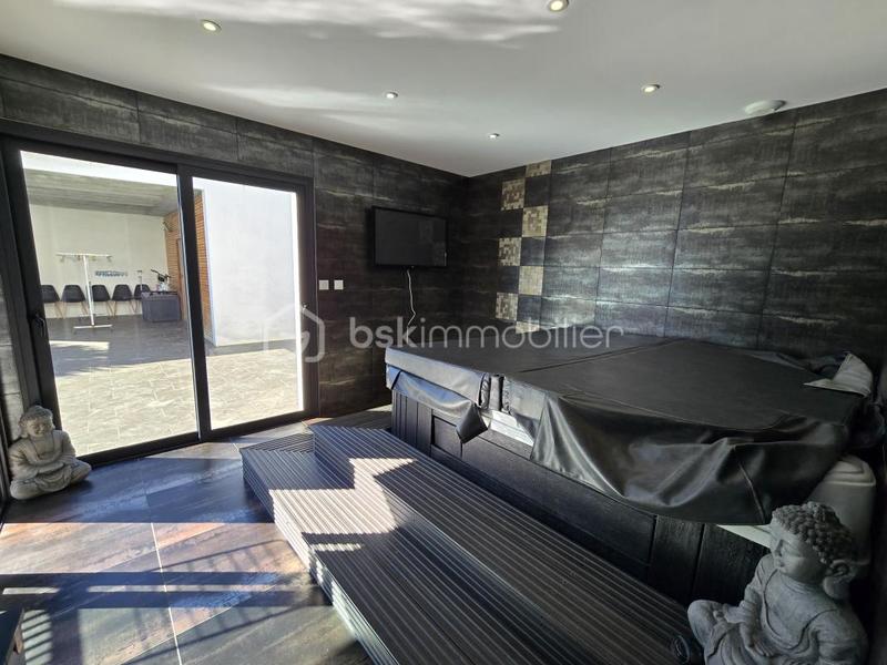 Villa - 225 m² - 10 pièces