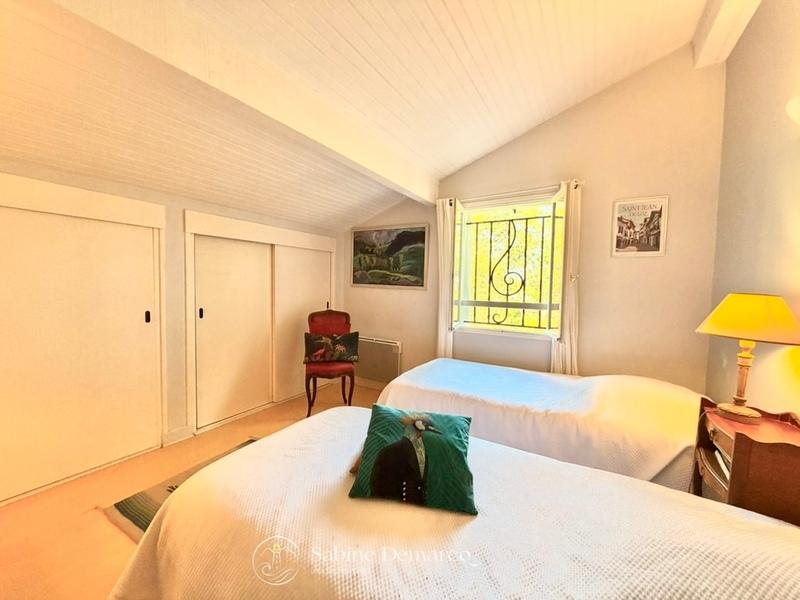 Maison - 230 m² - 6 pièces