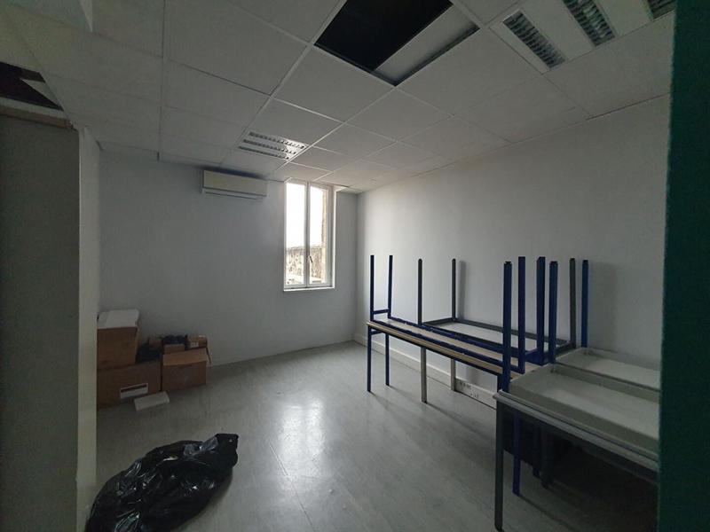 Bureau - 621 m²