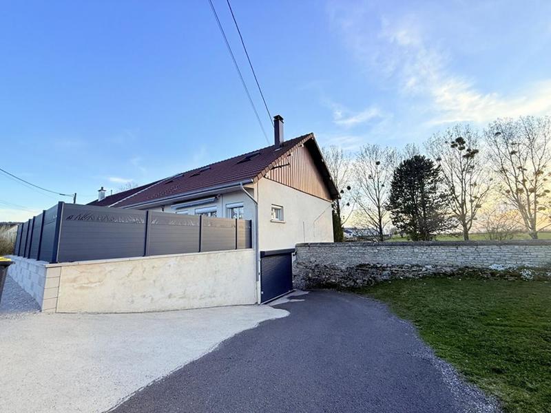Maison - 200 m² - 8 pièces