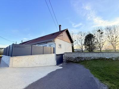 Maison - 200 m² - 8 pièces