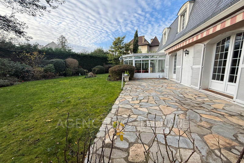 Maison - 223 m² - 7 pièces