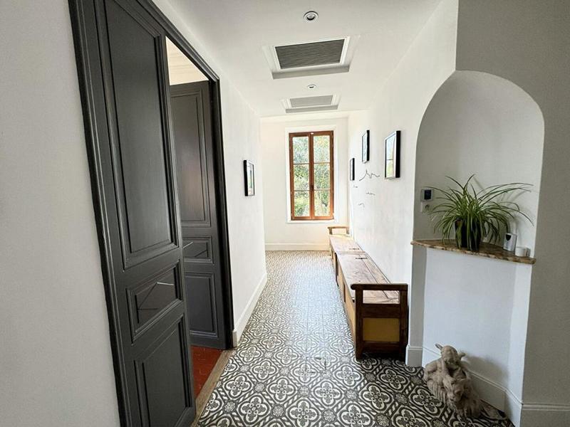 Demeure - 250 m² - 9 pièces