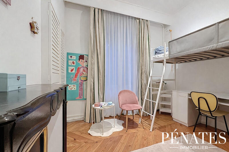 Appartement - 188 m² - 5 pièces