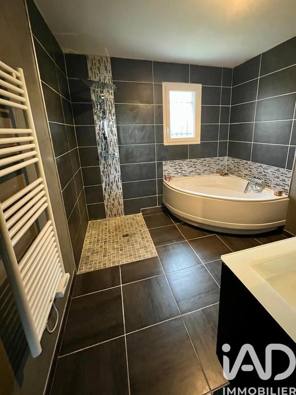 Maison - 144 m² - 8 pièces