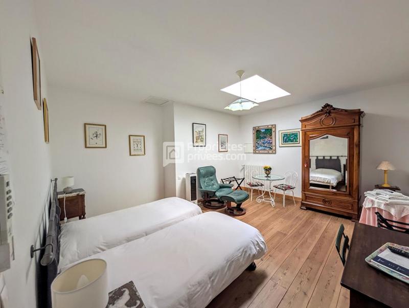 Maison - 376 m² - 12 pièces