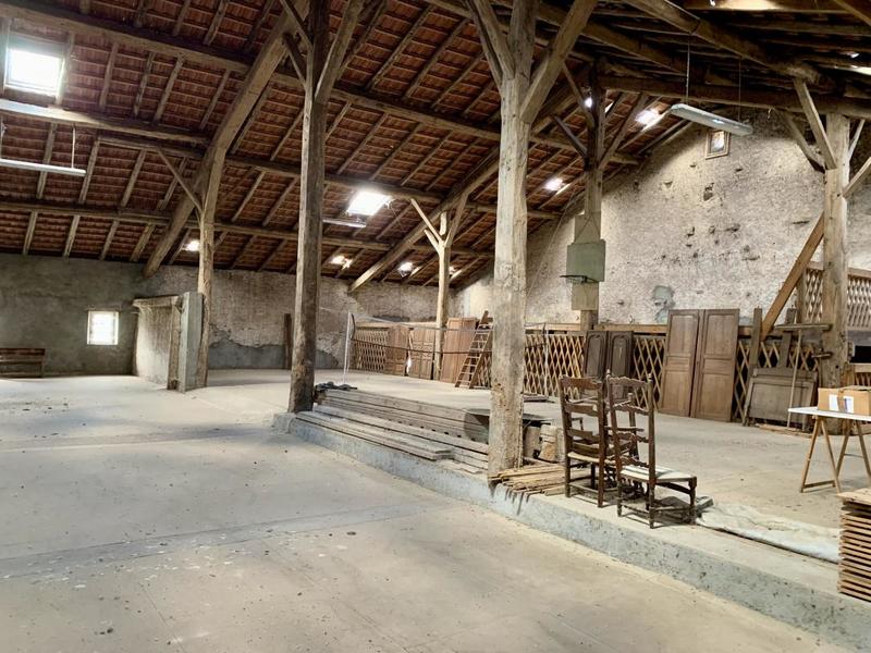 Maison - 331 m² - 9 pièces