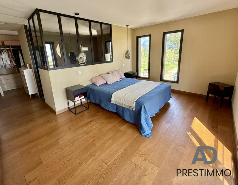 Villa - 250 m² - 6 pièces