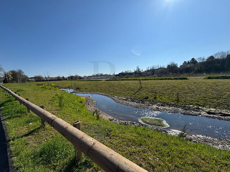 Local commercial - 2 715 m² - 8 pièces