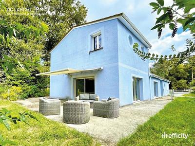 Maison - 205 m² - 7 pièces