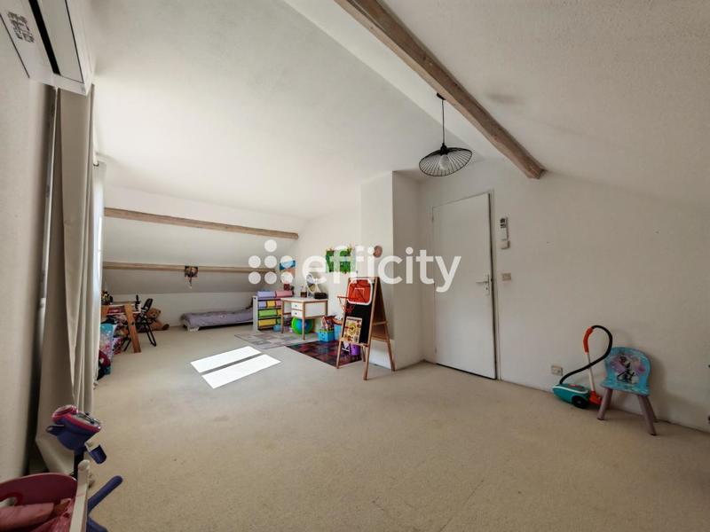 Maison - 233 m² - 7 pièces