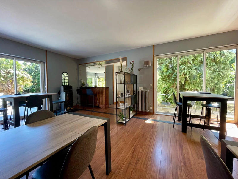 Maison - 298 m² - 8 pièces