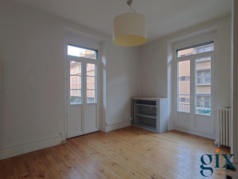 Appartement - 255 m² - 10 pièces