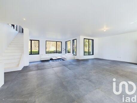 Maison - 218 m² - 8 pièces