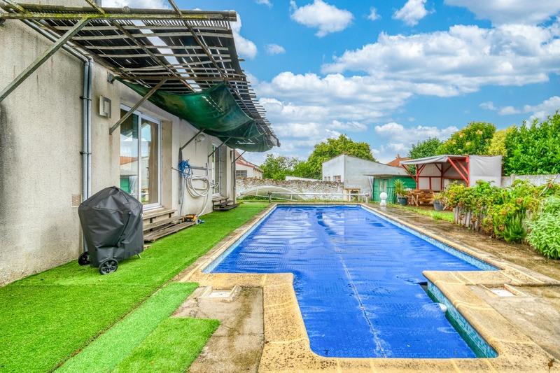 Maison - 261 m² - 10 pièces