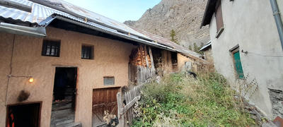 Maison - 300 m² - 2 pièces