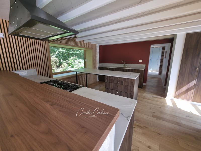 Propriété - 210 m² - 7 pièces