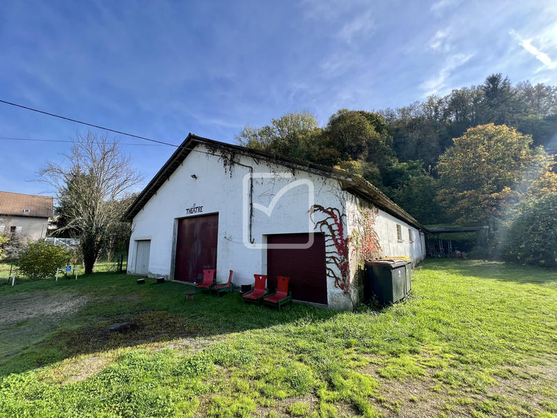 Maison - 330 m² - 5 pièces