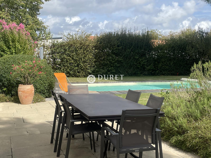 Maison traditionnelle - 221 m² - 7 pièces