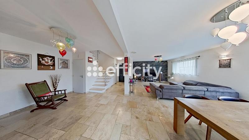 Maison - 161 m² - 7 pièces