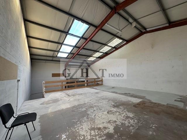 Entrepôt - 330 m²