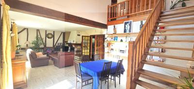 Propriété - 250 m² - 6 pièces