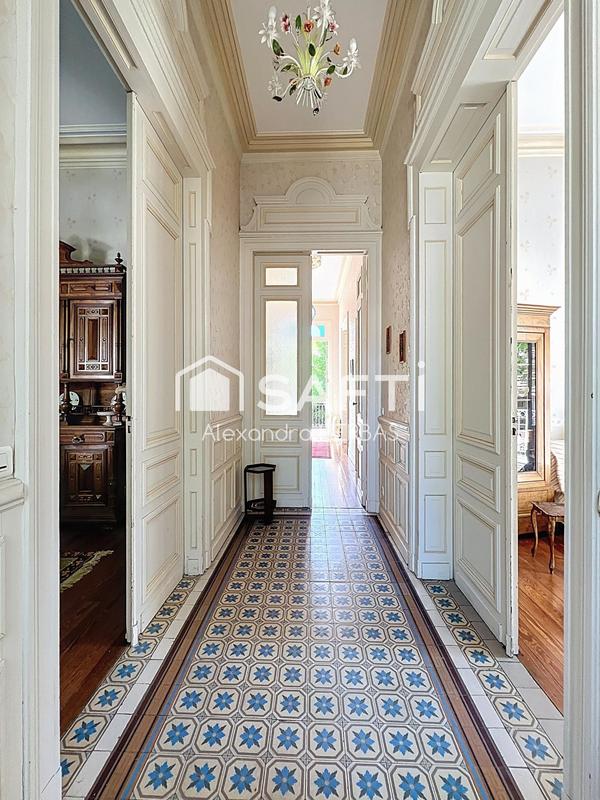 Maison de maîtres - 206 m² - 8 pièces