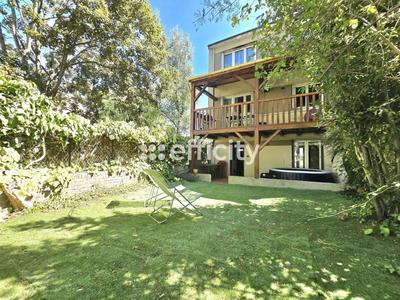 Maison - 96 m² - 6 pièces