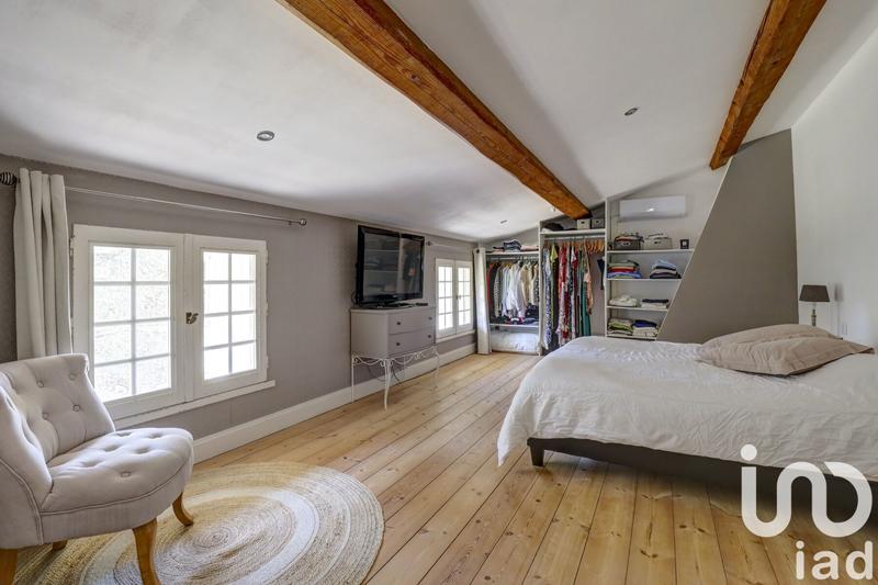 Maison - 369 m² - 11 pièces