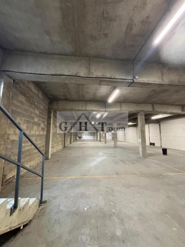 Entrepôt - 820 m²