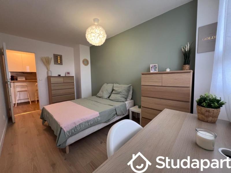 Chambre - 11 m² - 1 pièce