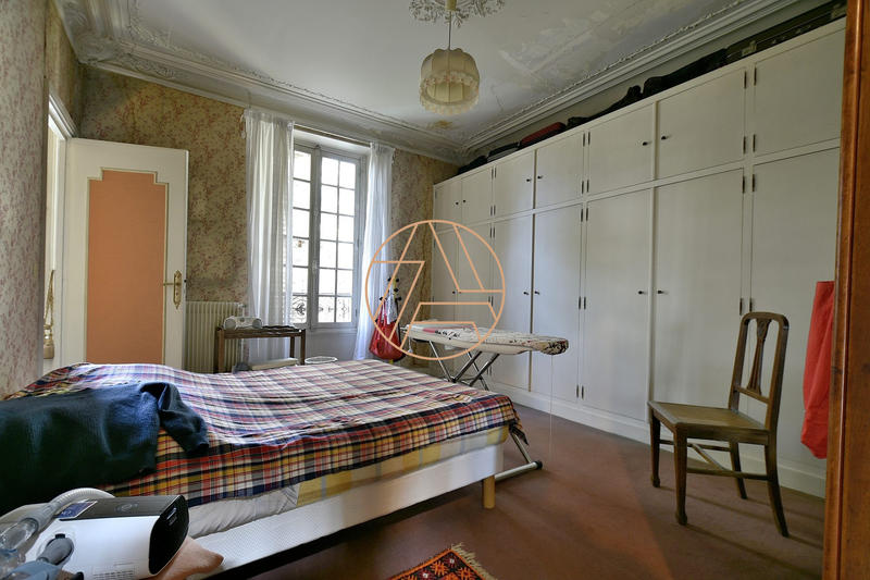 Maison - 203 m² - 9 pièces