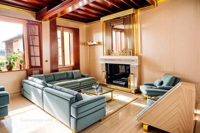 Maison - 260 m² - 8 pièces