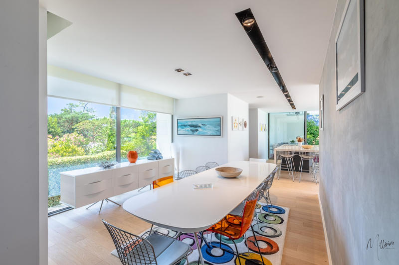 Maison contemporaine - 332 m² - 8 pièces