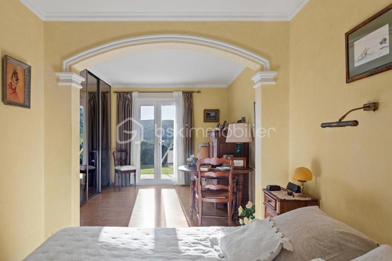 Villa - 180 m² - 6 pièces