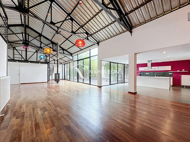 Loft - 270 m² - 6 pièces