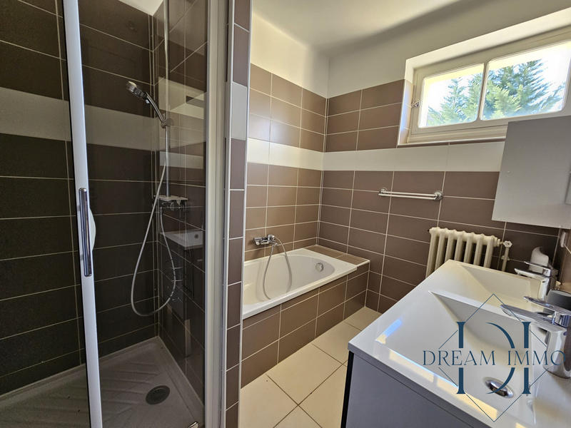 Maison - 240 m² - 10 pièces