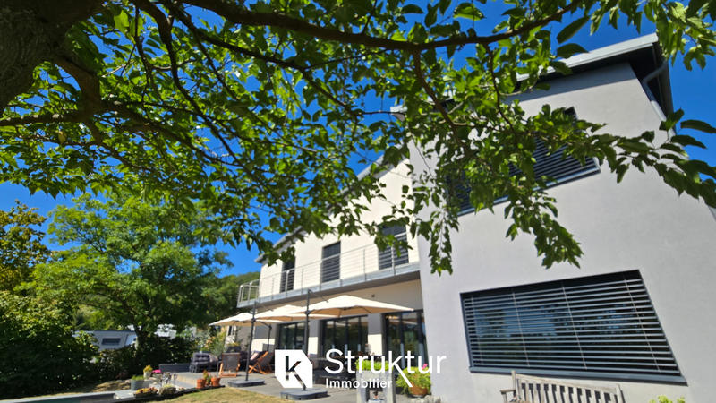 Villa - 280 m² - 9 pièces