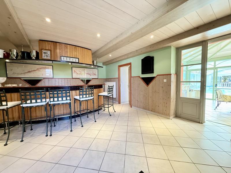 Maison - 454 m² - 12 pièces