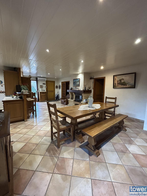 Maison - 240 m² - 8 pièces